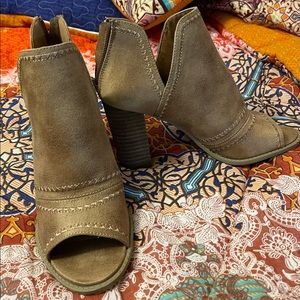 Report Shoes Booties size 6.5